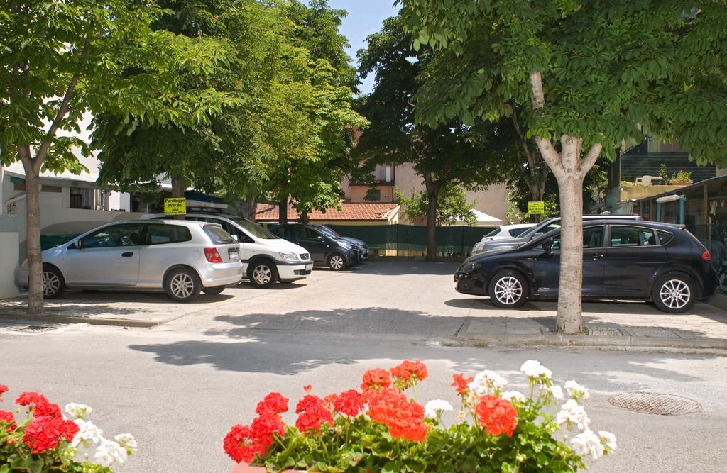 Hotel Ciondolo D'Oro Rimini Exterior photo